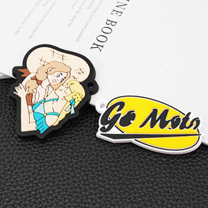 Porte-clés personnalisés en PVC souple 2D et en caoutchouc 3D avec lettres et logos personnalisés - Product Image 2