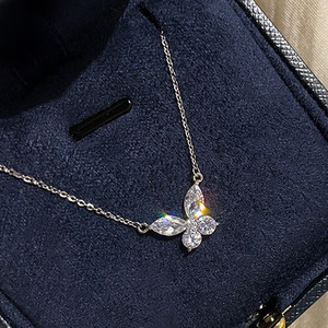 Collana con Ciondolo a Farfalla Placcata in Oro Bianco con Zirconia Cubica Taglio Marquise e Catena a Serpente, Gioiello Romantico da Donna per Feste - Product Image 1