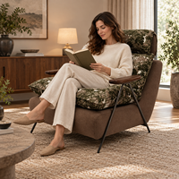 Fauteuil lounge moderne en bois de frêne véritable et tissu plume, avec structure en bois et pieds en acier inoxydable, idéal pour appartement, hôtel, salon