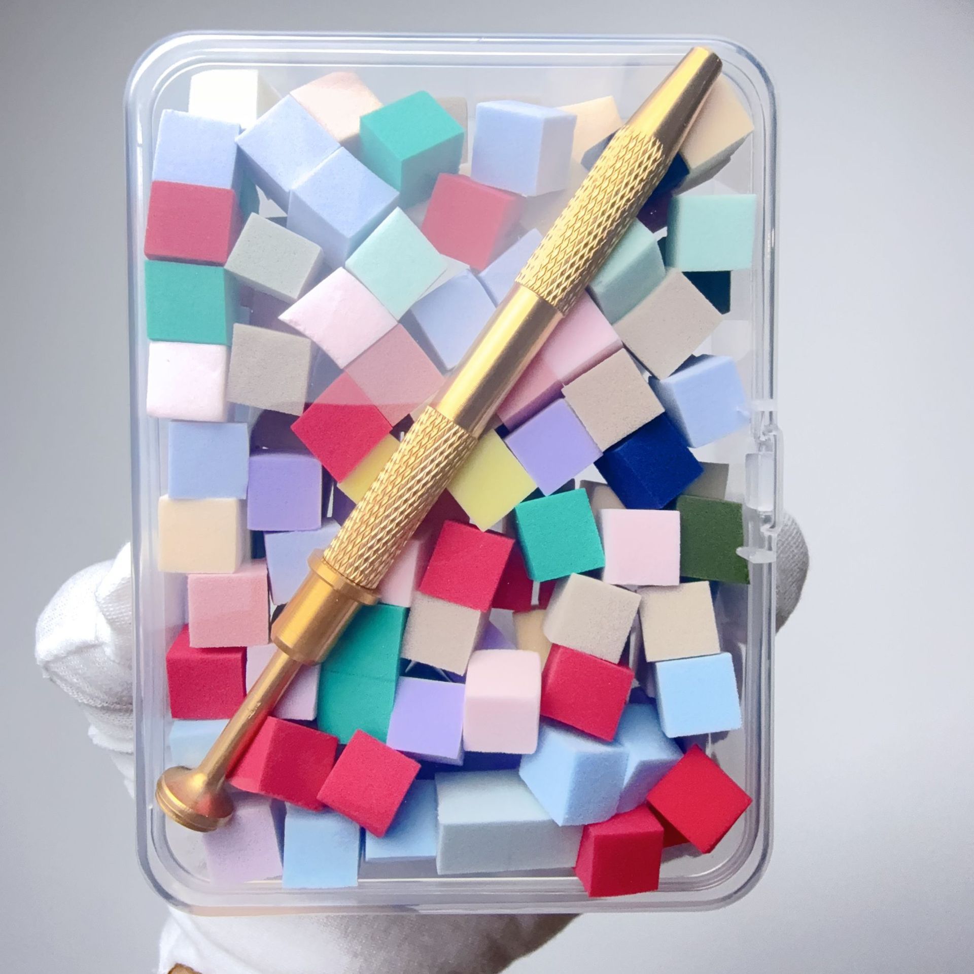 100 pieces of cotton swabs in a box with pen [colorful]