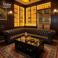 Canapé d'angle Chesterfield classique luxueux, brun foncé, avec revêtement en cuir capitonné et design d'angle.
