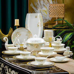 ชุดอาหารค่ำหรูหรา Royal Albert Wedgwood ทำจากกระเบื้องเนื้อกระดูก 72 ชิ้น ขอบทองลายนูน เหมาะสำหรับงานเลี้ยงแต่งงานและเป็นของขวัญสำหรับโรงแรมระดับ 5 ดาว - Product Image 1