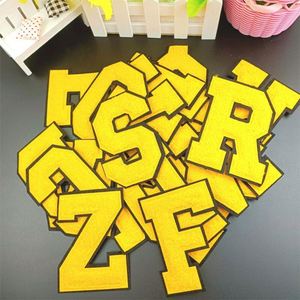 Nouvelle écusson thermocollante 7,2 cm/2,8 pouces Double Slayer en chenille brodée, motifs Cœur, Fleur, Lettre, Blanc, Jaune, Multicolore pour Chapeau - Product Image 1