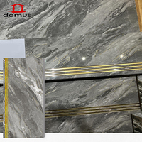Meistverkaufte Moderne 1200x470mm Glänzende Oberfläche Rutschfeste Verschleißfeste Porzellan-Innentreppe mit Goldenen Linien Marmoroptik