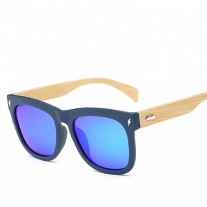 Gafas de Sol Polarizadas con Lentes con Revestimiento Azul y Montura de PC de Alta Calidad, con Patillas de Bambú, Diseño de Marca, Venta al Por Mayor, Personalizables - Product Image 2