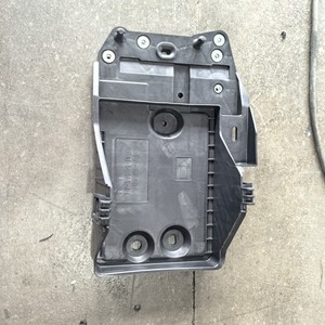 Base de batería BKC356040 para Mazda3 Axela, plástico negro, número de pieza BKC3-56-040 - Product Image 1