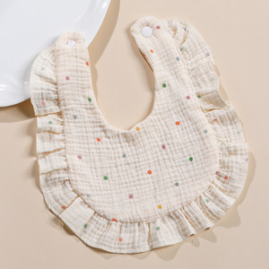 Bavoir pour bébé avec bouton de fermeture doux OEM pour nourrissons et tout-petits Nouveau bavoir à salive en pure gaze de coton à volants en dentelle et imprimé d'animaux - Product Image 5