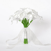 Bouquet de demoiselle d'honneur en fleurs artificielles en soie, lys blancs, lys calla ivoire, lys calla effet toucher réel et bouquet de perles