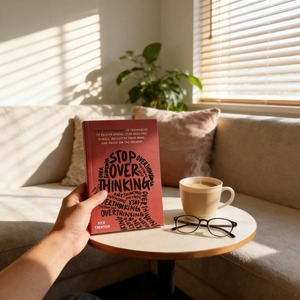 Deja <span class=keywords><strong>de</strong></span> pensar demasiado: <span class=keywords><strong>de</strong></span> Nick Trenton. Libro Esencial sobre Bienestar Mental que Ofrece Estrategias Sencillas para Detener <span class=keywords><strong>el</strong></span> Sobrarepienso y Aliviar <span class=keywords><strong>la</strong></span> <span class=keywords><strong>Ansiedad</strong></span> - Product Image 4