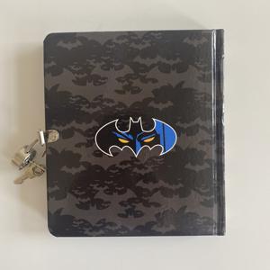 Cuaderno con candado de <span class=keywords><strong>tapa</strong></span> <span class=keywords><strong>dura</strong></span> de papel personalizado al por mayor con bolígrafo de tinta <span class=keywords><strong>invisible</strong></span> Bat Man - Product Image 2