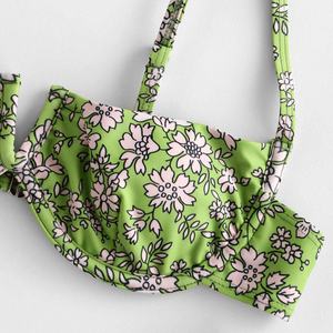 Conjunto de bikini de 2 piezas para mujer, de ganchillo, con cuello halter, top de un solo hombro, push-up, braga de tanga, de secado rápido, ideal para vacaciones en la playa. - Product Image 3