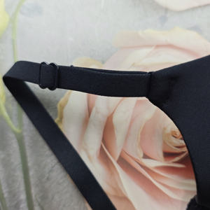 Sujetador de mujer con aros suaves, tirantes ajustables, diseño sexy y liso, tipo moldeador, copa push-up, ropa interior personalizada. - Product Image 5