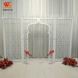 Arco de Boda Curvo de Metal Blanco Redondo con Diseño Personalizado SMOOTH, Fondo Floral de Hierro - Product Image 5