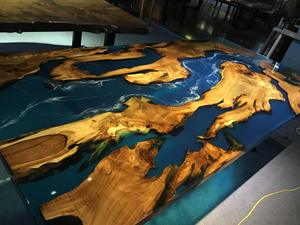 Produit phare en bois massif naturel, design exceptionnel, plateau de table en bois époxy fait main au Vietnam avec bord naturel - Product Image 3