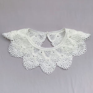 Venta al por mayor Retro Vintage blanco poliéster ahueca hacia fuera desmontable bordado encaje cuello señoras blusa camisa cuello - Product Image 4