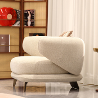 Fauteuil d'appoint moderne rembourré en tissu beige avec pieds en bois et métal pour hall d'hôtel