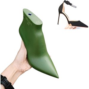 Embauchoirs élégants verts armée pour femmes, en plastique, anti-plis, pour talons fins de 9,5 cm, à bouche peu profonde, avec sangle à boucle - Product Image 1