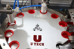 Máquina de <span class=keywords><strong>guata</strong></span> de tapa automática Máquina de junta de tapa de botella industrial/Máquina de revestimiento de tapa/Máquina de inserción de revestimiento de tapa - Product Image 2