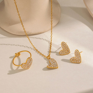Juego <span class=keywords><strong>de</strong></span> Joyas <span class=keywords><strong>de</strong></span> Circonita Cúbica en Forma <span class=keywords><strong>de</strong></span> Corazón para Mujer, Acero Inoxidable 304, Chapado en Oro <span class=keywords><strong>de</strong></span> 18K, Collar, Pendientes y Anillo, Estilo Premium para Uso Diario, Regalo - Product Image 3