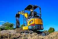 Mini-excavatrice puissante XE27U, poids opérationnel de 2,7 tonnes, moteur de 20,9 CV, force de la benne de 23 kN, pour travaux de terrassement, de creusement de fossés et d'installation de canalisations.