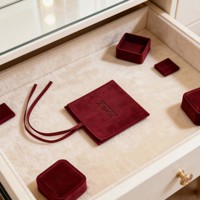 Pochette à bijoux en velours et microfibre avec insert en mousse souple pour une présentation protectrice
