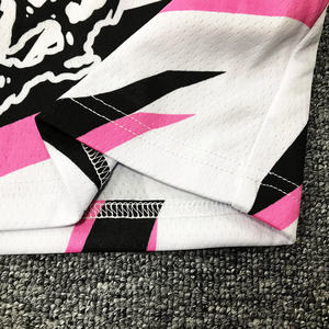 T-<span class=keywords><strong>shirt</strong></span> à manches courtes et col en V <span class=keywords><strong>de</strong></span> style rétro pour femmes Logo personnalisé Streetwear court pour l'été Design imprimé respirant - Product Image 5