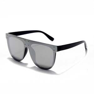 Lunettes de soleil carrées surdimensionnées tendance rétro personnalisées avec logo UV400 pour femmes, vente chaude 2021 - Product Image 4