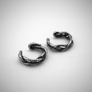 Pendientes de clip para hombre, de acero inoxidable 316L, resistentes al agua y al deslustre, con diseño de alambre de púas, estilo punk rock, para la oreja. - Product Image 1