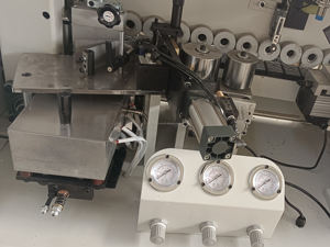 Machine à plaquer les chants en PVC pour le travail du bois utilisée pour améliorer la surface du bois Les composants du noyau incluent le moteur - Product Image 4