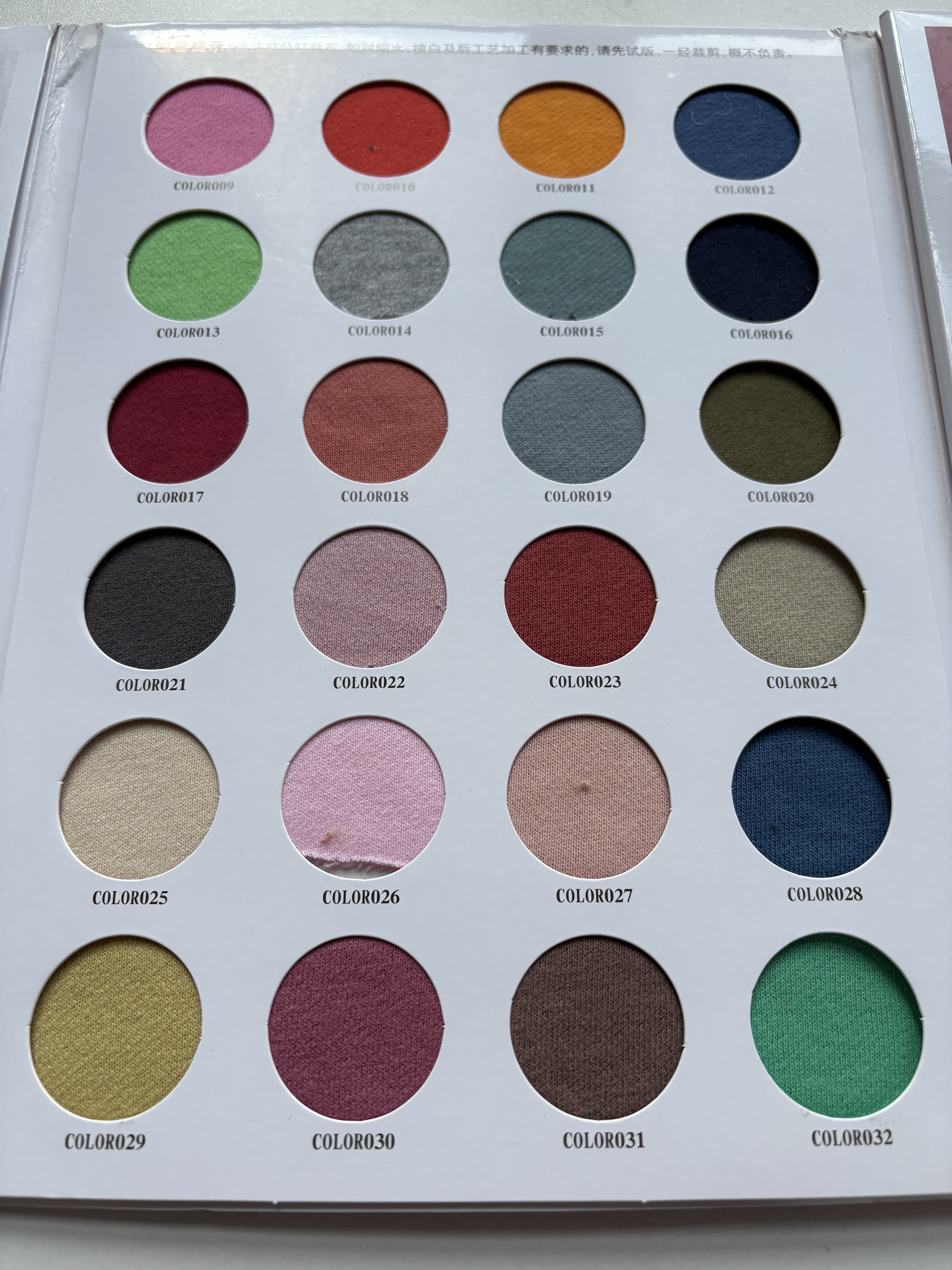 3 # quantité minimale de commande 50 ensembles par couleur