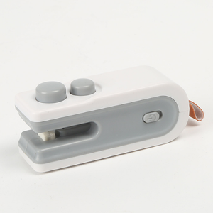 Nouvelle machine à sceller les sachets multifonctionnelle, rechargeable par USB, mini-appareil de scellage domestique avec coupe-sachet intégré et poignée de suspension - Product Image 1