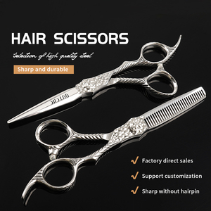 <span class=keywords><strong>Forbici</strong></span> <span class=keywords><strong>professionali</strong></span> <span class=keywords><strong>per</strong></span> la bellezza dei capelli Logo personalizzato disponibile <span class=keywords><strong>per</strong></span> parrucchiere <span class=keywords><strong>forbici</strong></span> da parrucchiere da 6 pollici in acciaio inossidabile <span class=keywords><strong>forbici</strong></span> <span class=keywords><strong>per</strong></span> capelli - Product Image 2