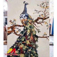 Mosaïque murale décorative de luxe en marbre poli grand format, motif paon découpé au jet d'eau, pour fond artistique de villa