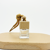 Bouteilles de diffuseur de parfum pour voiture en verre suspendu de forme carrée de 5 ml, 8 ml, 10 ml, vides, avec bouchon à vis en bois, sérigraphiées