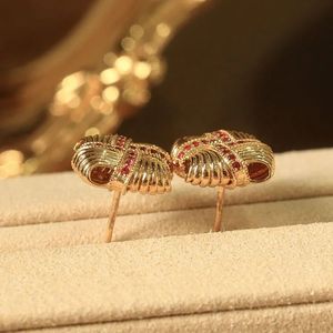Boucles d'oreilles clous vintage Xinfly en or jaune 18 carats, forme coussin tendance, bijoux classiques et élégants pour mariage, fête, fiançailles, cadeau - Product Image 5