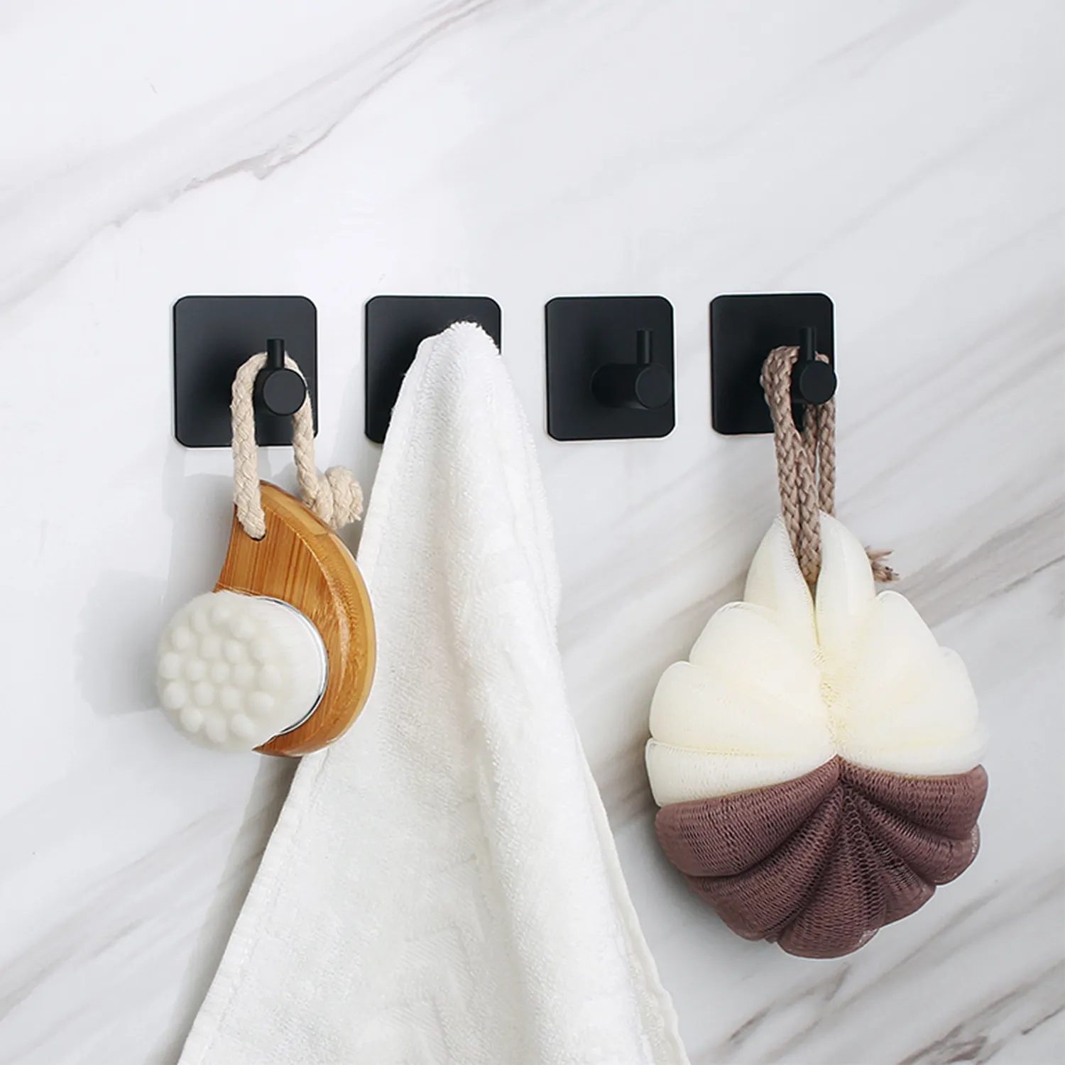 Kait handuk terpasang di dinding baja tahan karat 304 kait berperekat hitam kamar mandi untuk dapur ruang tamu