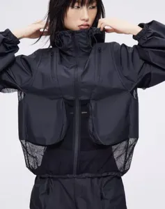 Jaqueta corta-vento com logotipo personalizado de verão para mulheres, jaqueta com lembrança de softshell de nylon e poliéster à prova d'água para o ar livre, roupa de trabalho