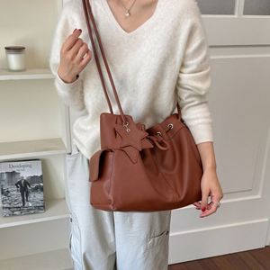 Bolso de Hombro Tipo Cubo con Cordón para Mujer, de Cuero PU, Gran Capacidad, Casual, al por Mayor - Product Image 3