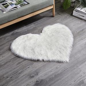 Alfombra de piel sintética en forma de corazón, blanca, suave y afelpada, para decoración de sala de estar y dormitorio. - Product Image 1