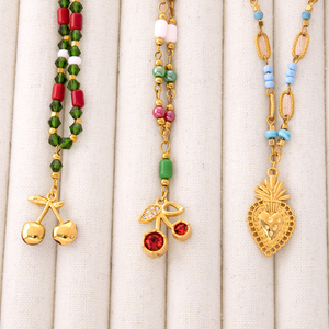 Collana con Ciondolo a Cuore e Ciliegia in Acciaio Inossidabile Placcato Oro 18K con Pietra Naturale per Donna - Regalo per Feste e Matrimoni - Product Image 1
