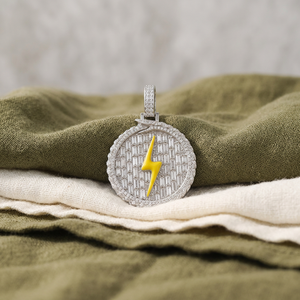 Colgante de Lujo HIPHOP con Rayo de Plata de Ley y Moissanita Certificada GRA, Unisex, para Fiestas y Eventos - Product Image 1