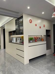 Armoire intégrée de luxe avec quincaillerie à fermeture amortie, résistante aux rayures et sans odeur. Optimisez l'espace d'angle. - Product Image 2