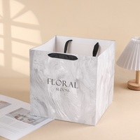 Nouvelle série de sacs fourre-tout personnalisés à motif floral, sacs cadeaux carrés très tendance, vente en gros pour la Saint-Valentin, emballage de bouquets pour fleuristes