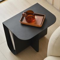 Table d'appoint carrée en métal créative et durable, table basse de luxe pour salon, petite table à café moderne et simple avec cadre en bois