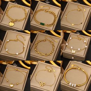 Bracciale con Charm Quadrato Piccolo con Numeri Romani Placcato Oro 18K, Bracciale a Maglie Piccole in Acciaio Inossidabile Stile Cubano - Product Image 1
