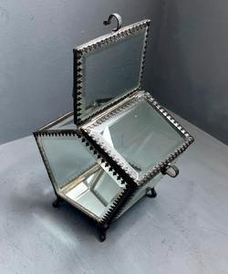 Caja de Joyería Decorativa Hecha con Latón y Vidrio/Espejo, Utilizada para Exhibición y Almacenamiento de Joyas, Proveedor de la India - Product Image 5