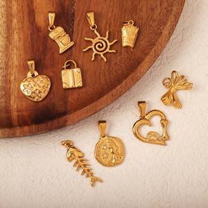 Moments festifs |   Pendentif en acier inoxydable plaqué or 18K PVD |   Breloques DIY en forme de café, frites, soleil et nœud papillon |   Imperméable, Hypoallergénique - Product Image 5