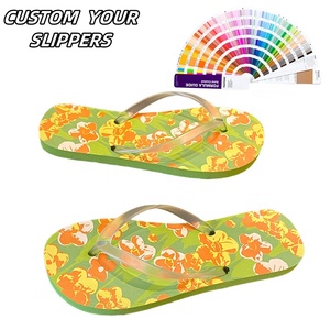 Chanclas con logotipo personalizado para hombre, zapatillas de playa con diseño de zapatos de hombre personalizado con logotipo personal, chanclas con MOQ bajo - Product Image 1
