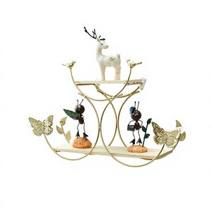 Estante de Pared Moderno de Metal Dorado de Hemasa Fashions, Estante Decorativo con Florero de Vidrio en Forma de Corazón y Diseño de Hojas para Sala de Estar - Product Image 4