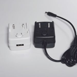 מתאם מתח בינלאומי 12V1A 5V2A עם תקן PSE, תקן 60950, מתאים לשעונים, ראוטרים ורמקולים. - Product Image 3